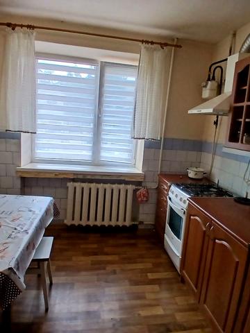 Героїв Крут бульв. (Героїв Сталінграду), 9