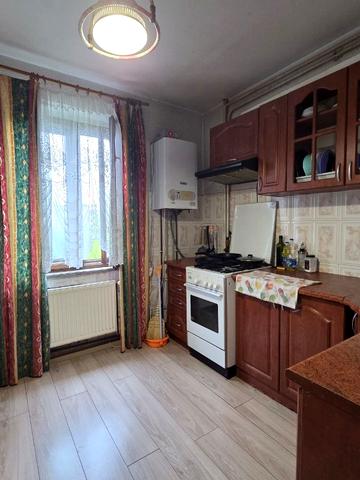 Василя Симоненка вул., 32