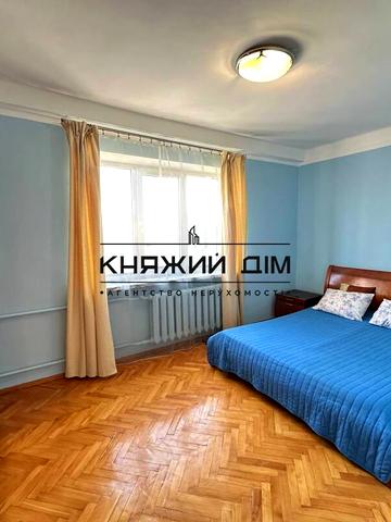 Євгена Коновальця вул. (Щорса), 33