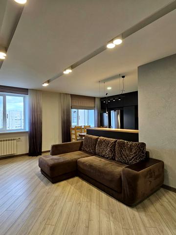 Кадетський Гай вул., 3