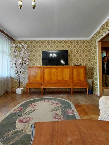 Академіка Янгеля вул., 4