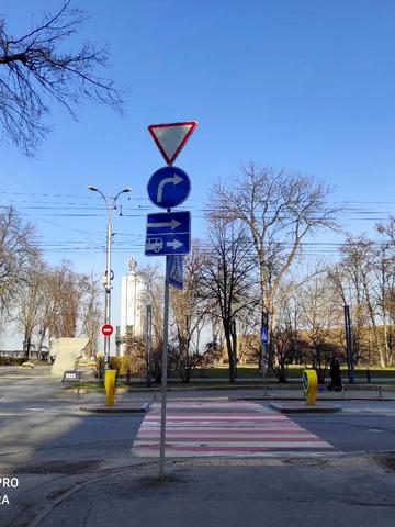 Івана Мазепи вул. (Січневого Повстання), 4/6