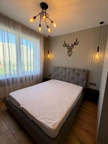 Літературна вул., 8