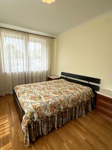 Каменярів вул., 10
