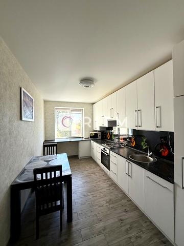 Шкільна вул., 24б