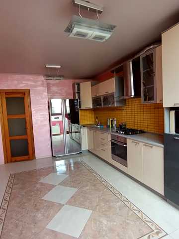 Степана Бандери просп., 53