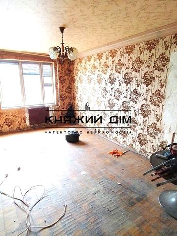 Оболонська пл. (Дружби Народів СРСР), 1