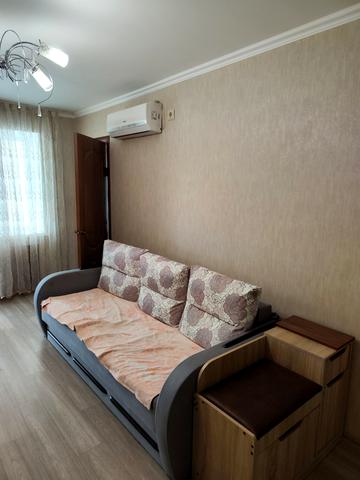 Радистів вул., 4