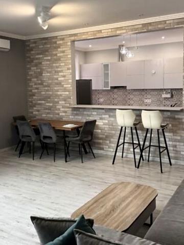 Преображенська вул. (Івана Клименка), 8-Б