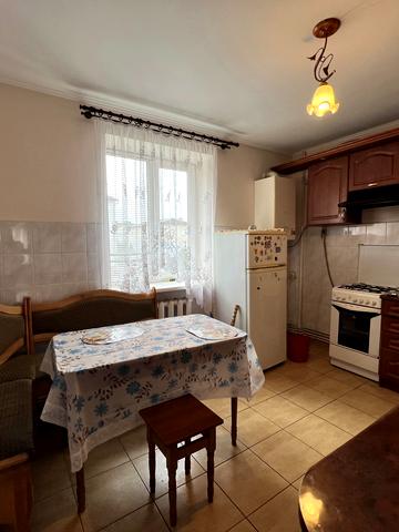 Джерельна вул., 18