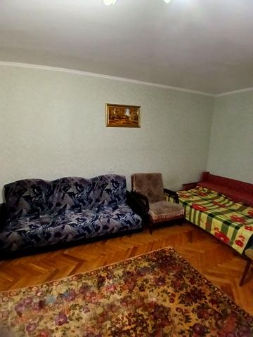 Сонячна вул., 8