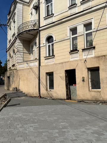 Підгірна вул., 1