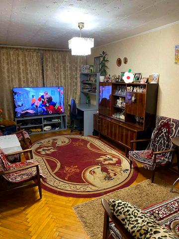 Володимира Івасюка вул., 4