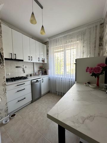 Зенітного Полку вул., 83