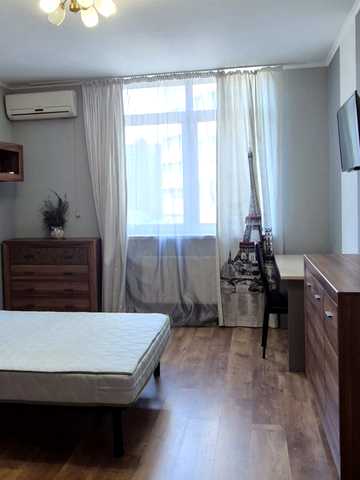 Саперно-Слобідська вул., 24