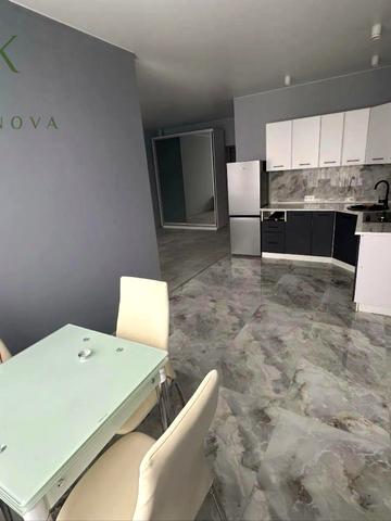 Михайла Грушевського вул., 2