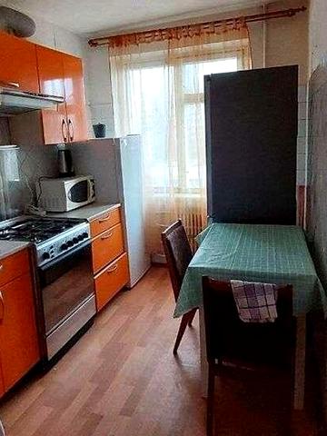 Героїв просп., 12