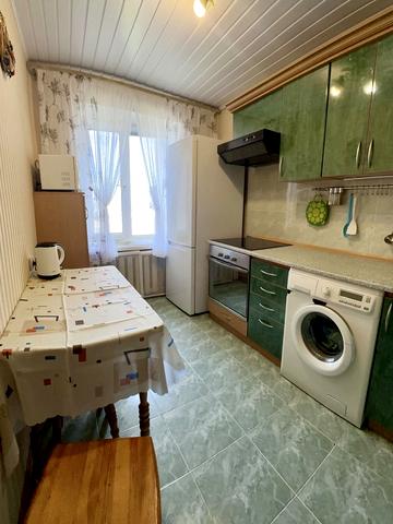Героїв просп., 48
