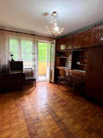 Олександра Довженка вул., 7-Б