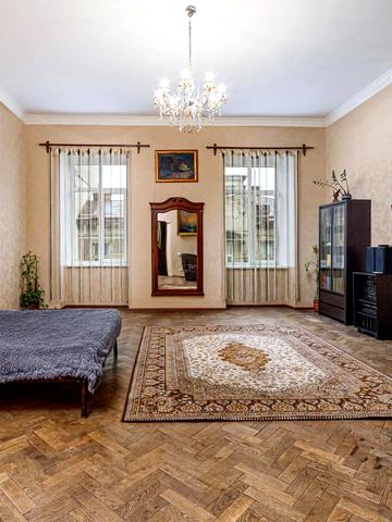Театральна вул., 23