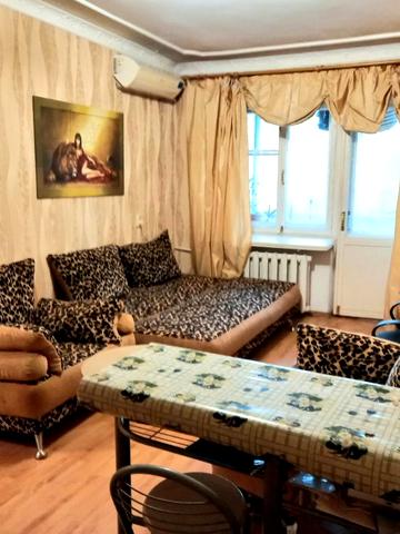 Незалежності вул., 6