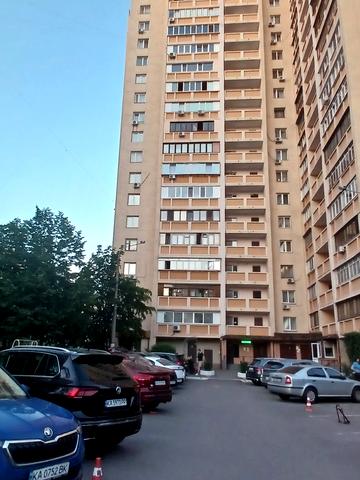 Петра Григоренка просп., 38