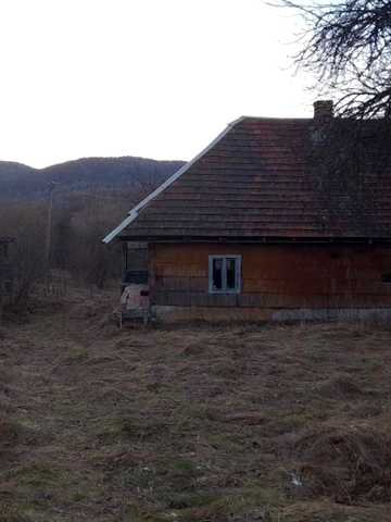 Центральна, 3