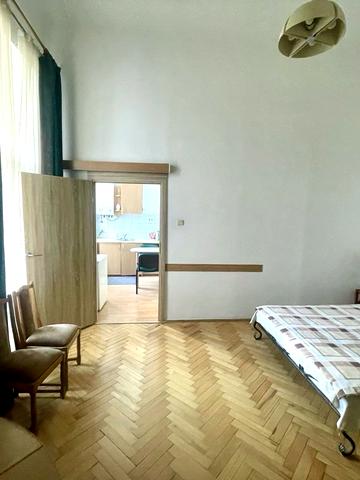 Адама Міцкевича пл., 6/7