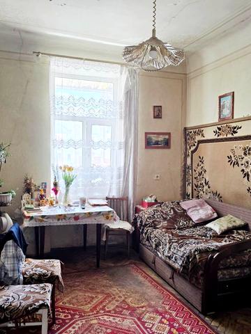 Джерельна вул., 33