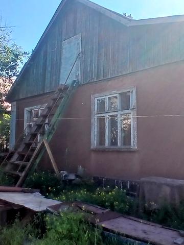 Космонавтів, 52