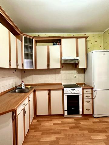Милославська вул., 41/15
