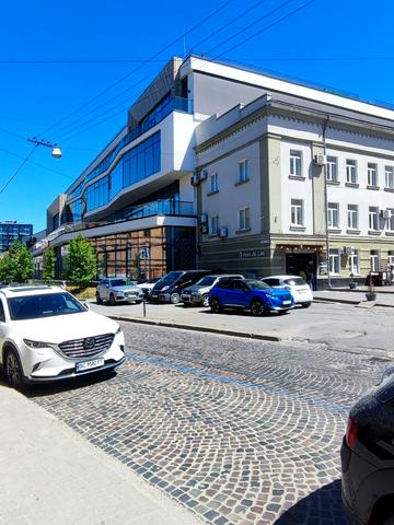 Джерельна вул., 33