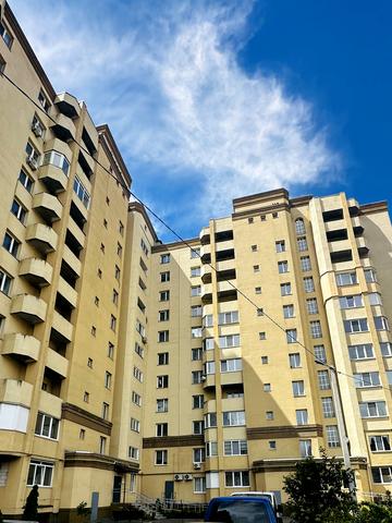 Віктора Йови вул., 1