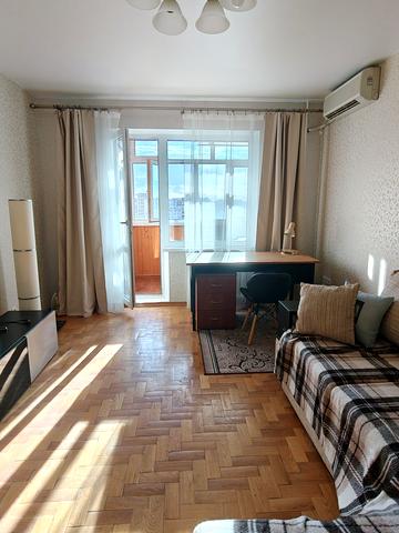 Володимира Висоцького бульв., 7