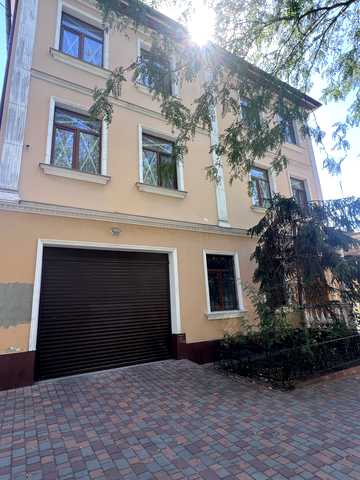 Кінна вул., 19