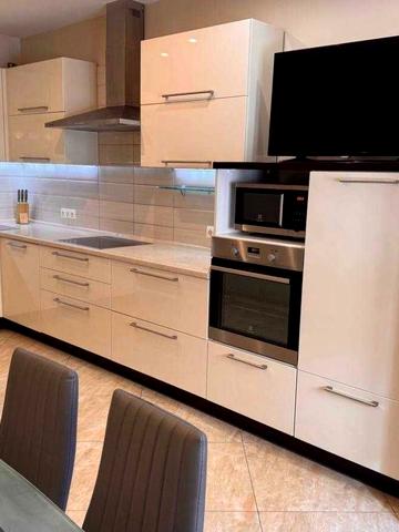 Дмитрівська вул., 75