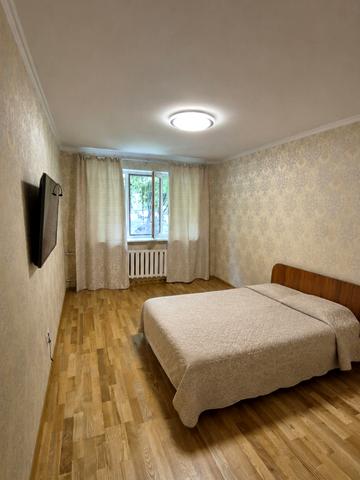 Героїв Крут вул. (Валентини Терешкової), 10