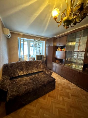 Академіка Корольова вул., 33