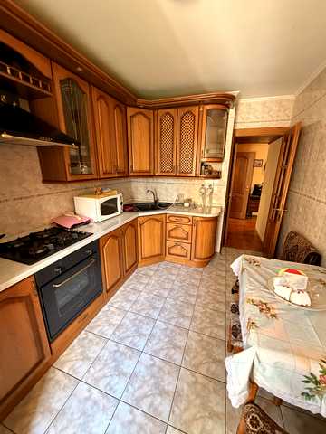 Ревуцького вул., 17-Б