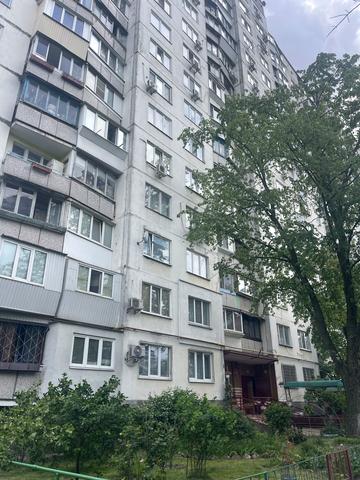 Мілютенка вул., 42