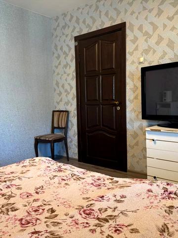 Академіка Глушкова просп., 14