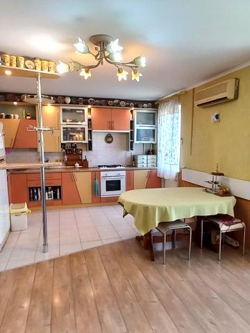 Академіка Корольова вул., 81