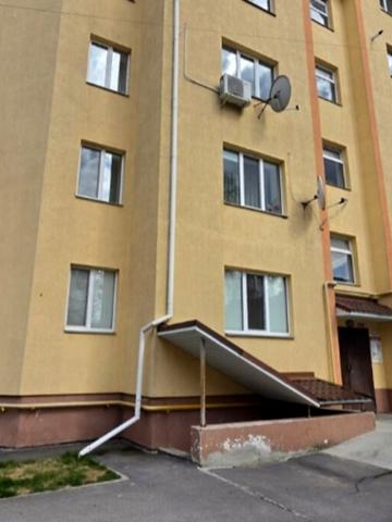 Грушевського вул., (Будинок 1)