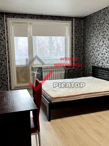 Юрія Побєдоносцева бульв., 8