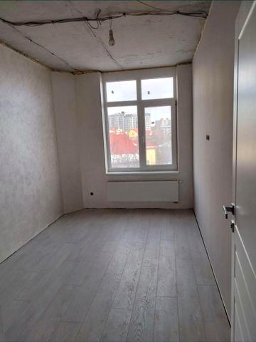 Михайла Грушевського вул., 2