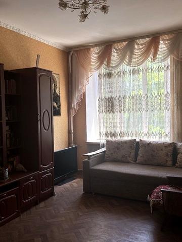 Кінна вул., 2/4
