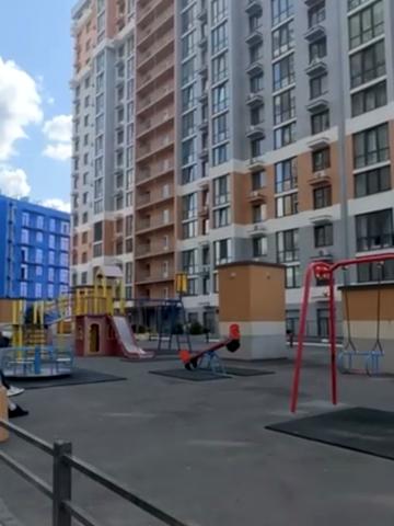 Полковника Гуляєва просп. (Маршала Жукова), 111
