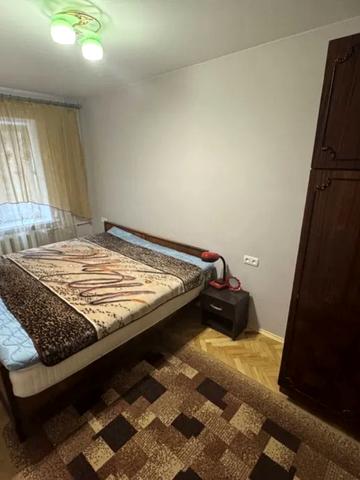 Михайла Грушевського вул., 5