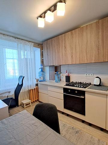 Миру вул., 10