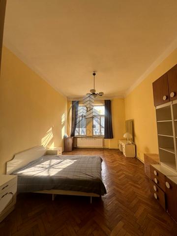 Пекарська вул., 45